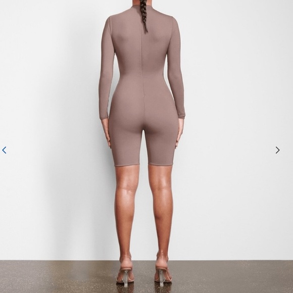 SKIMS All In One Mid Thigh High Mockneck Jumpsuit in 4XL Umber - Picture 4 of 8